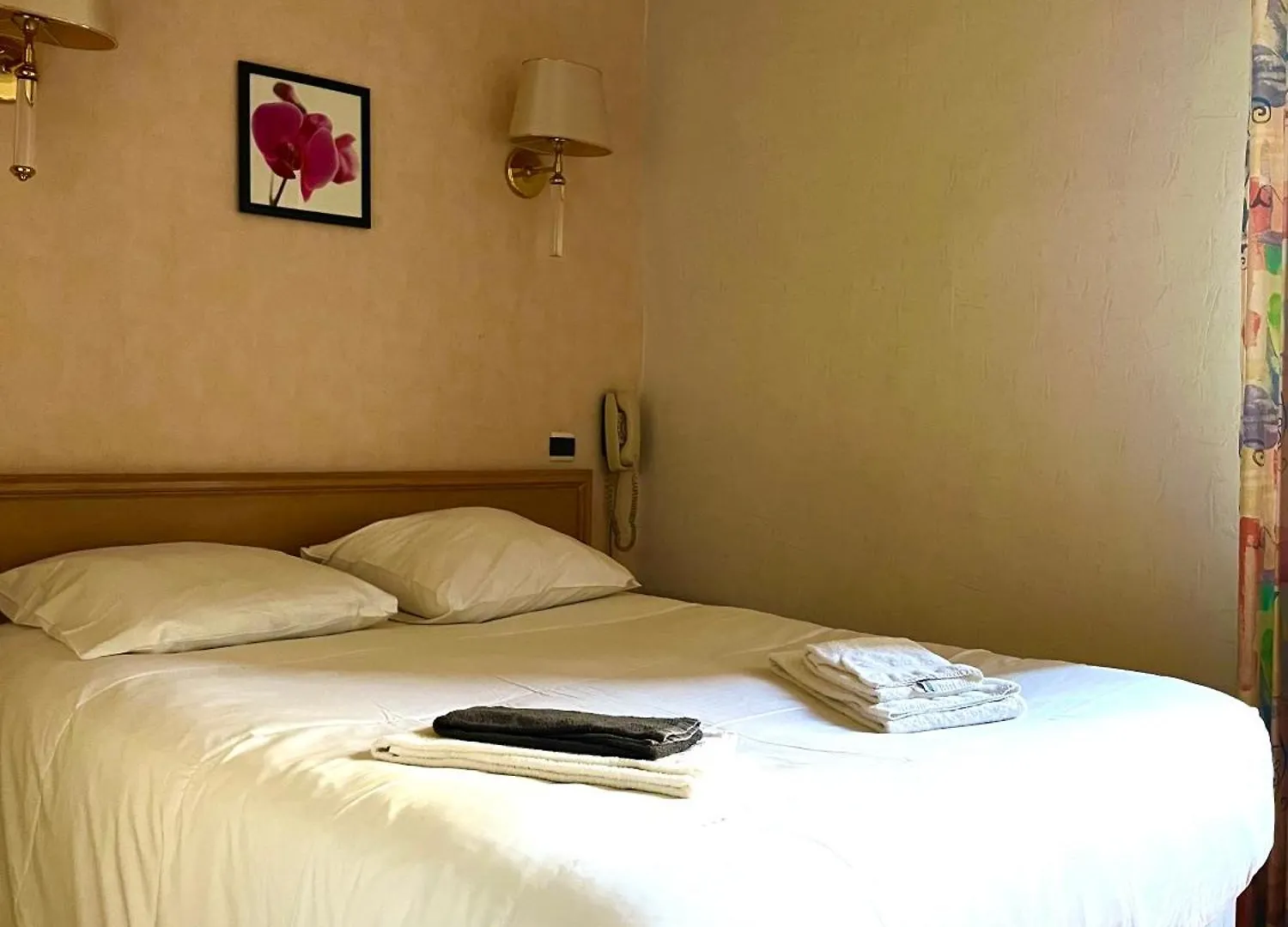 **  Hotel Restaurant Le Saint Nazaire France